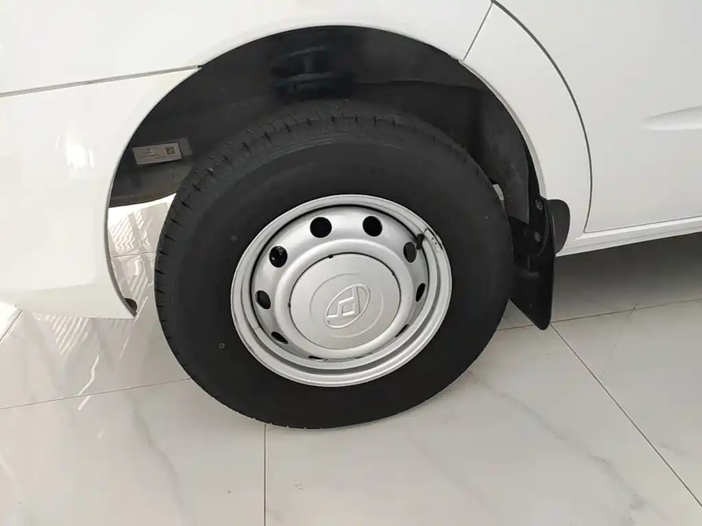 MAXUS V80 — миниатюра 23