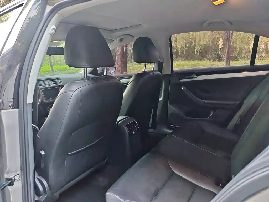 Volkswagen Sagitar — миниатюра 6