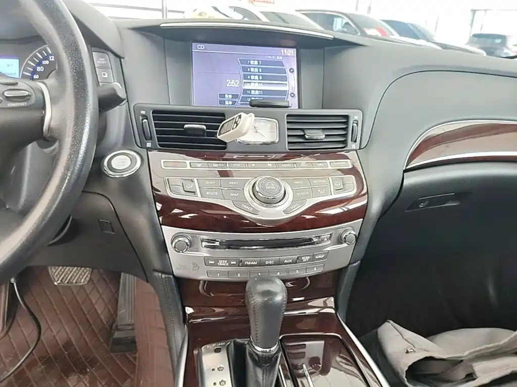 Infiniti Q70 — миниатюра 13