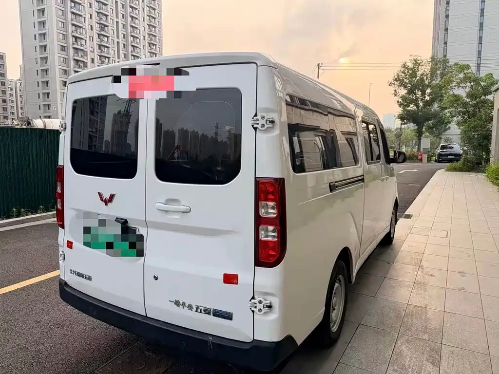 Wuling Yangguang — миниатюра 7