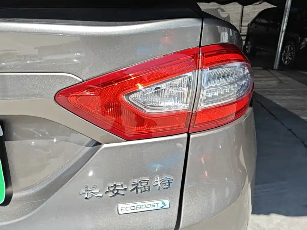 Ford Mondeo — миниатюра 8