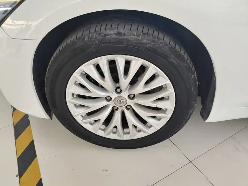 Infiniti Q70 — миниатюра 23
