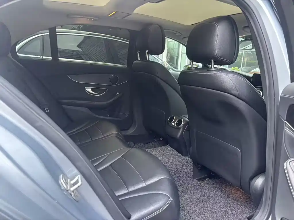 Mercedes-Benz C-Class — миниатюра 3