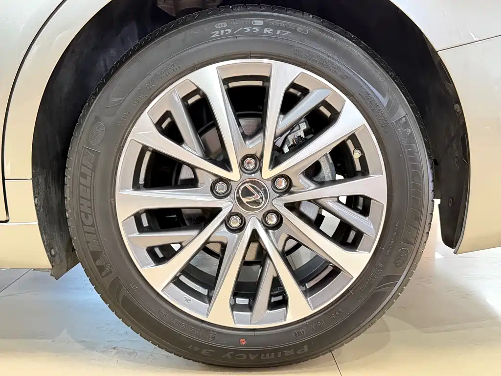 Lexus ES — миниатюра 11