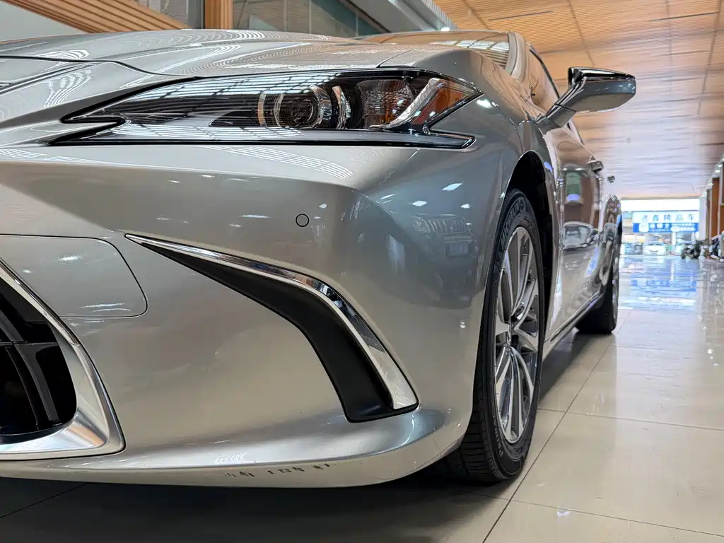 Lexus ES — миниатюра 21