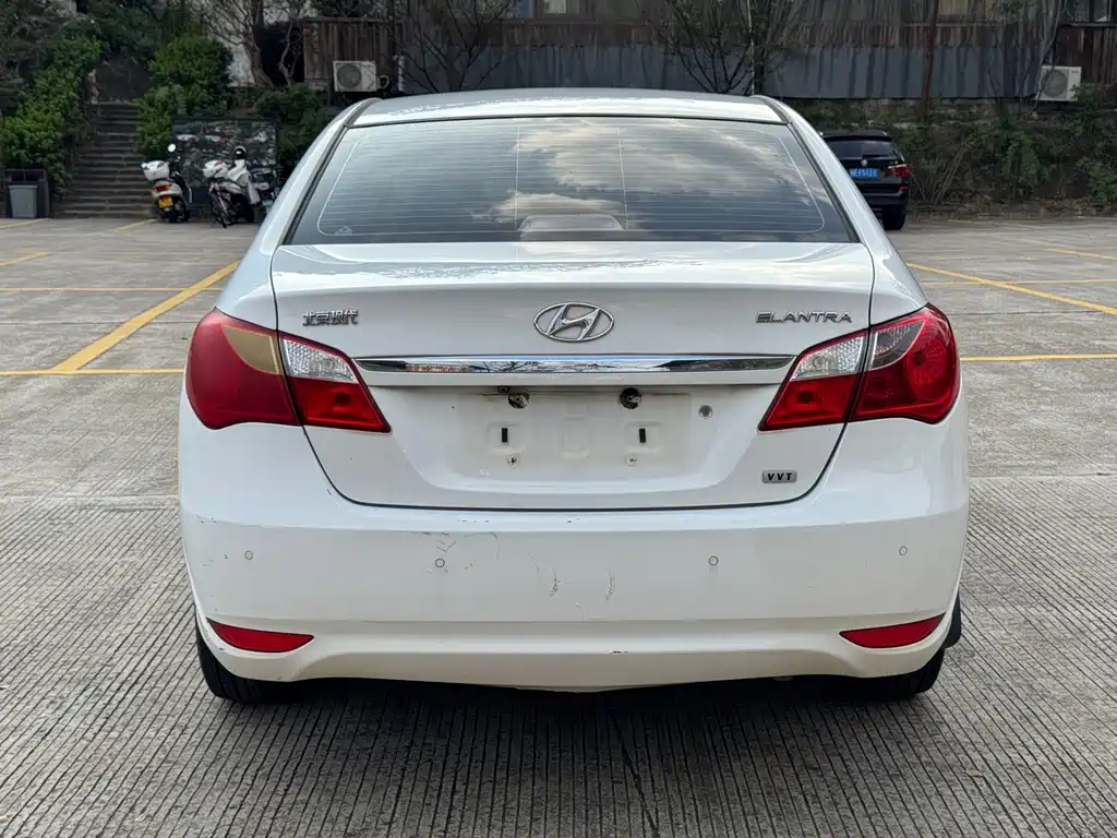 Hyundai Elantra — миниатюра 8