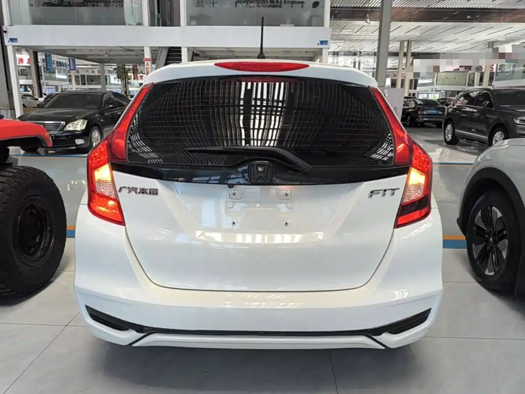 Honda Fit — миниатюра 6