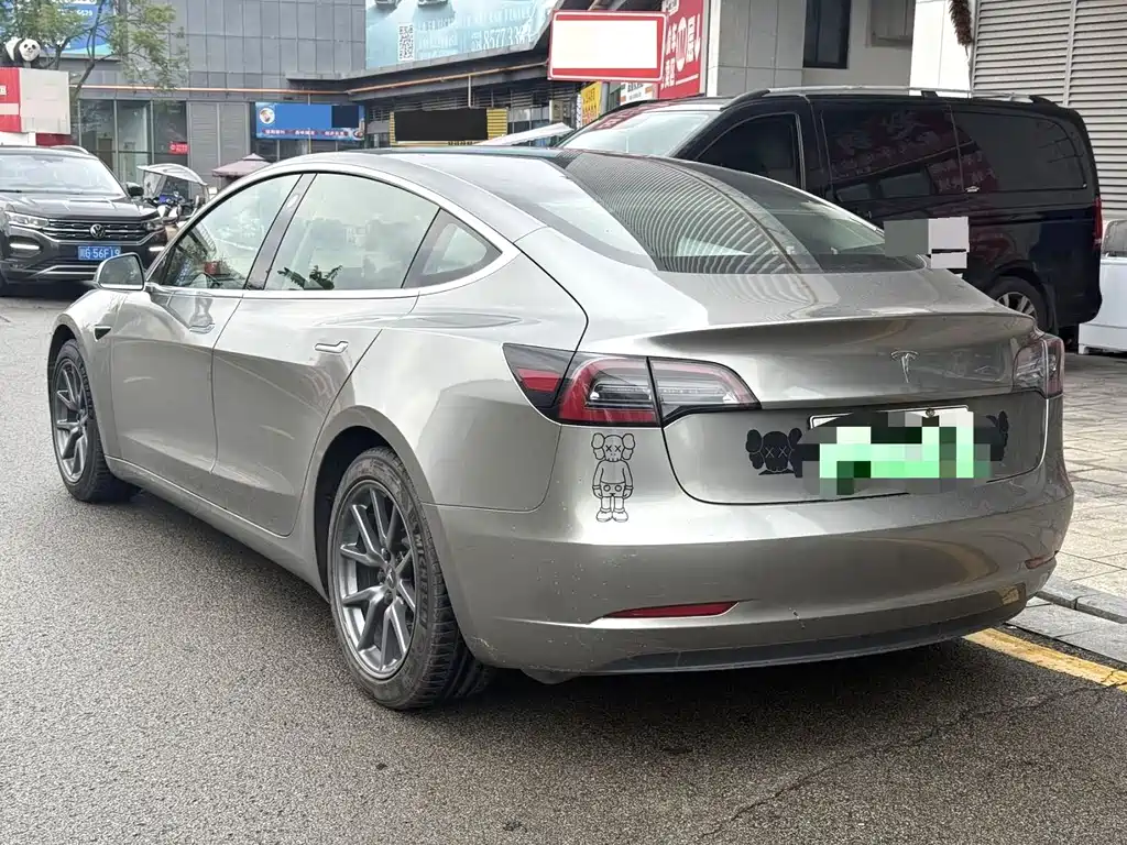 Tesla Model 3 — миниатюра 7