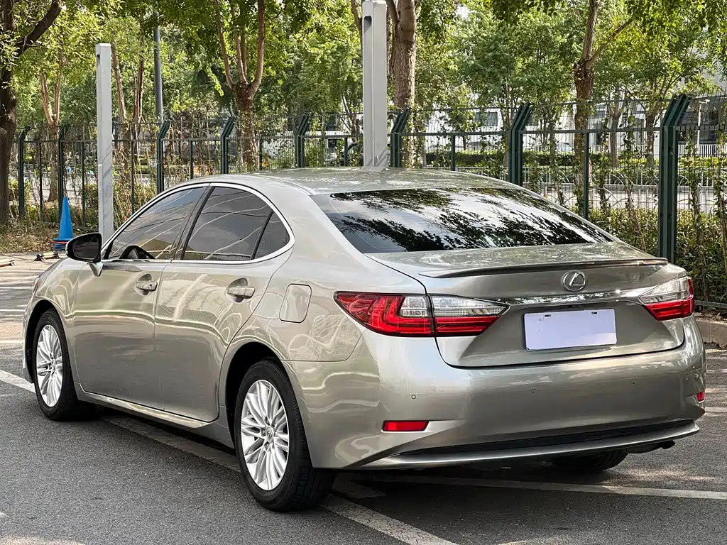 Lexus ES — миниатюра 4