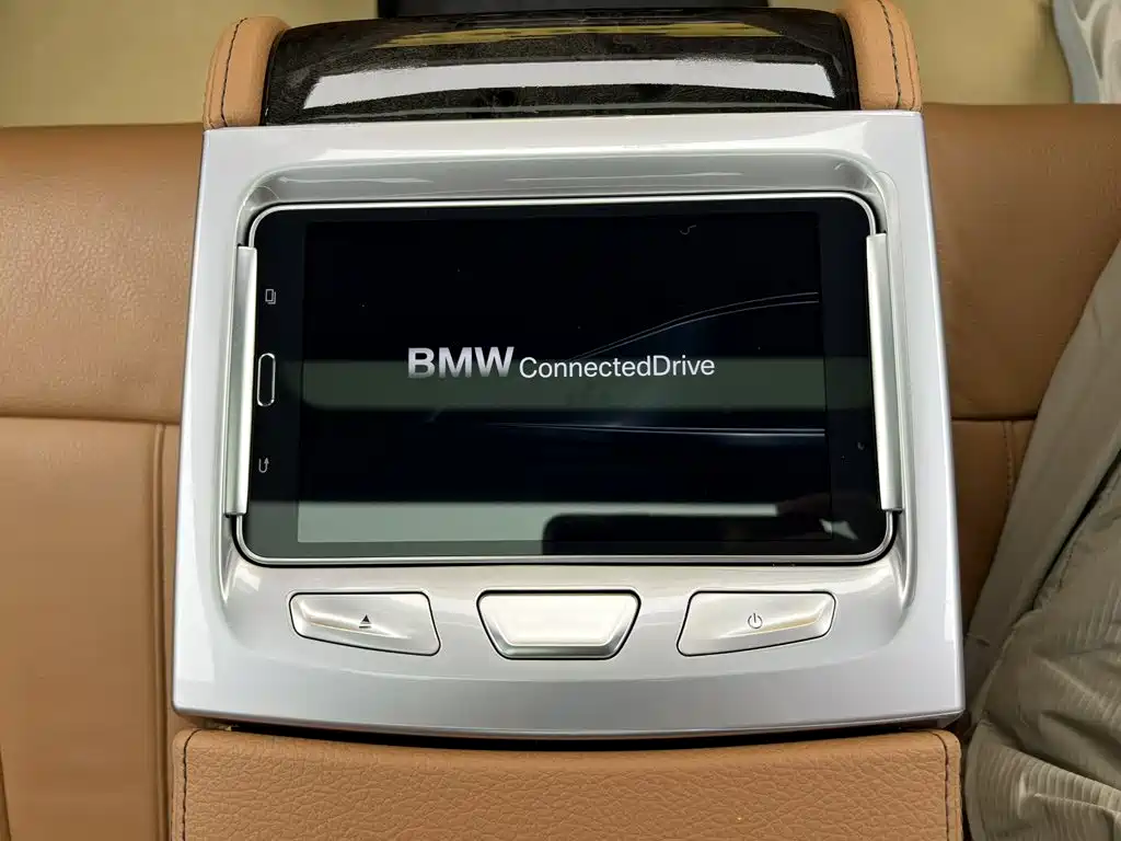 BMW 5 Series — миниатюра 25