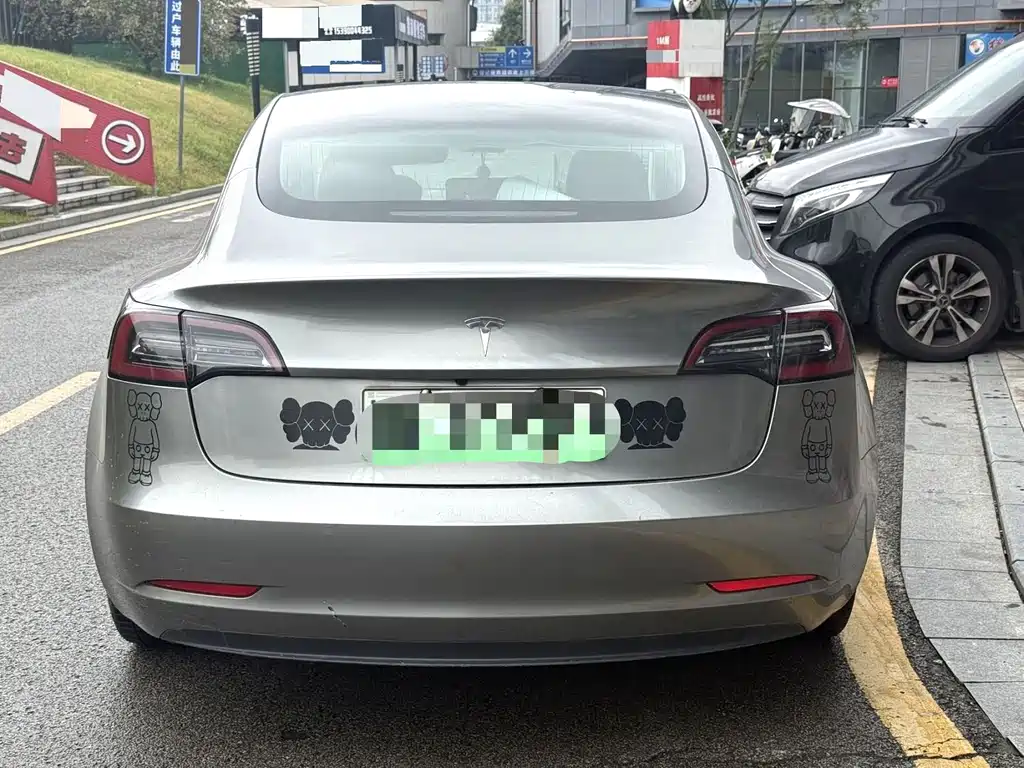 Tesla Model 3 — миниатюра 6