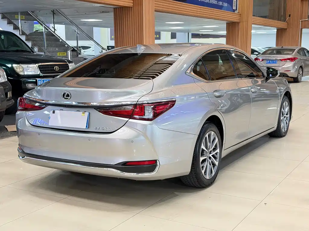 Lexus ES — миниатюра 29