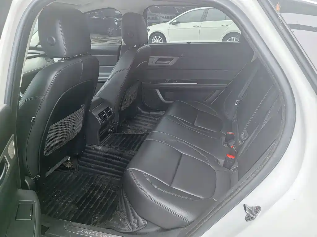 Jaguar XFL — миниатюра 6