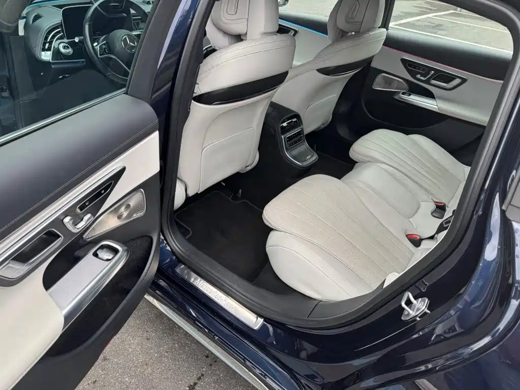 Mercedes-Benz E-Class — миниатюра 4
