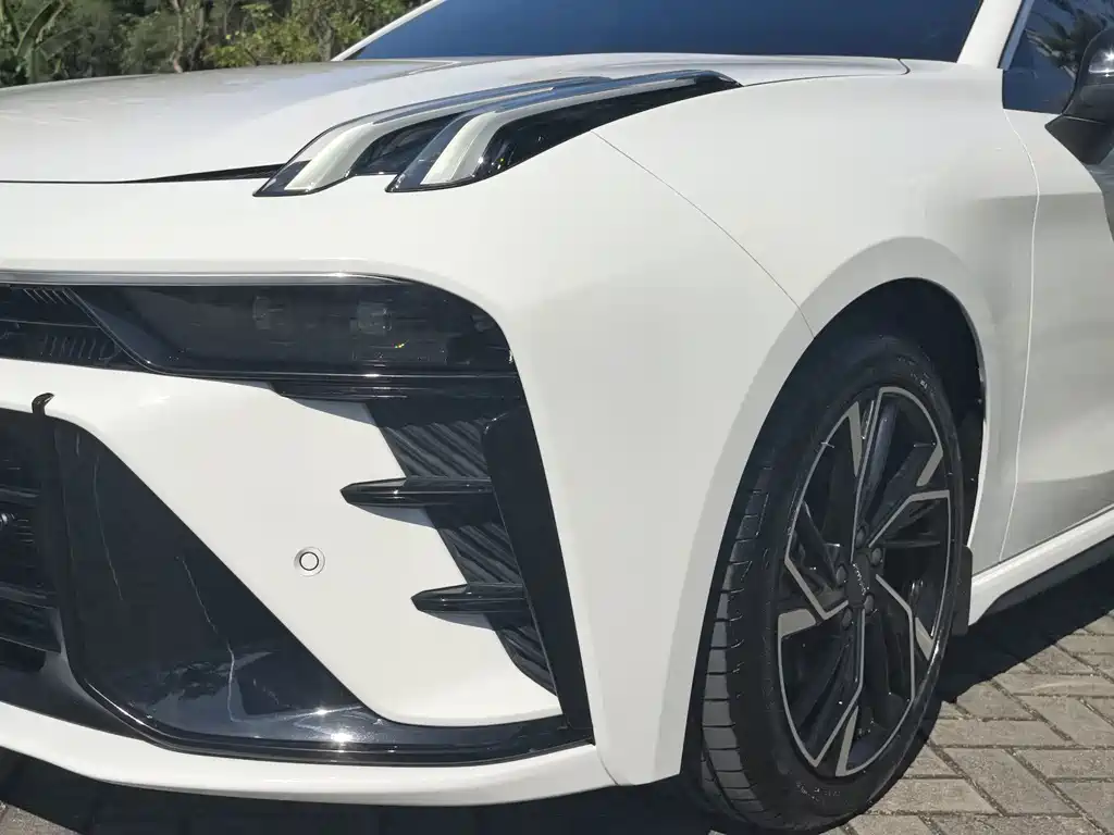 Lynk & Co 03 — миниатюра 10