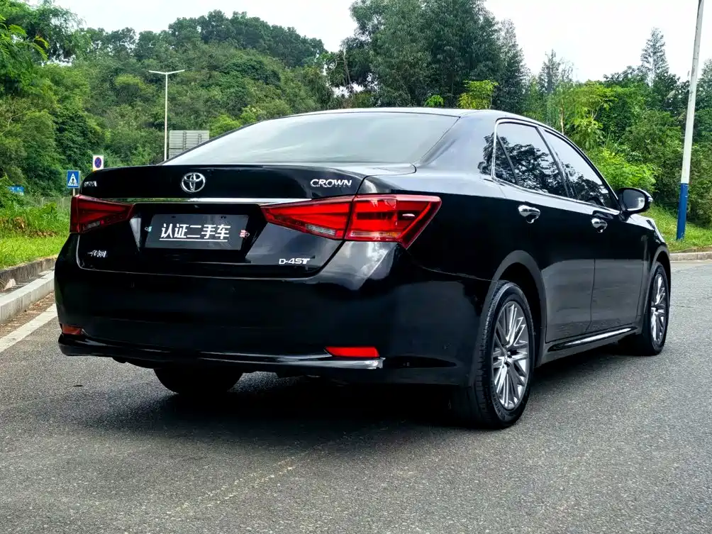 Toyota Crown — миниатюра 7