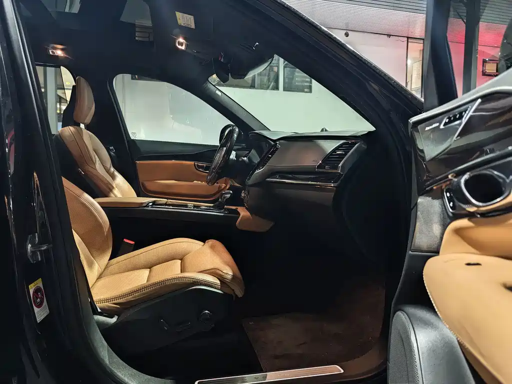 Volvo XC90 — миниатюра 12