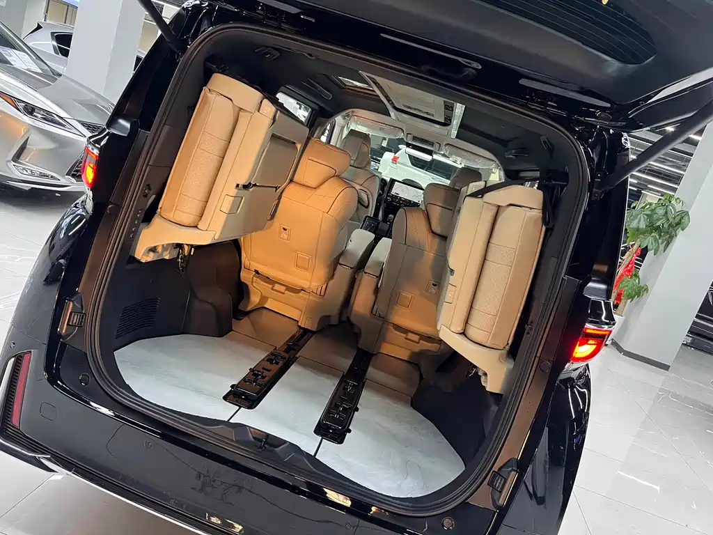 Toyota Vellfire 2024 2.5L Executive