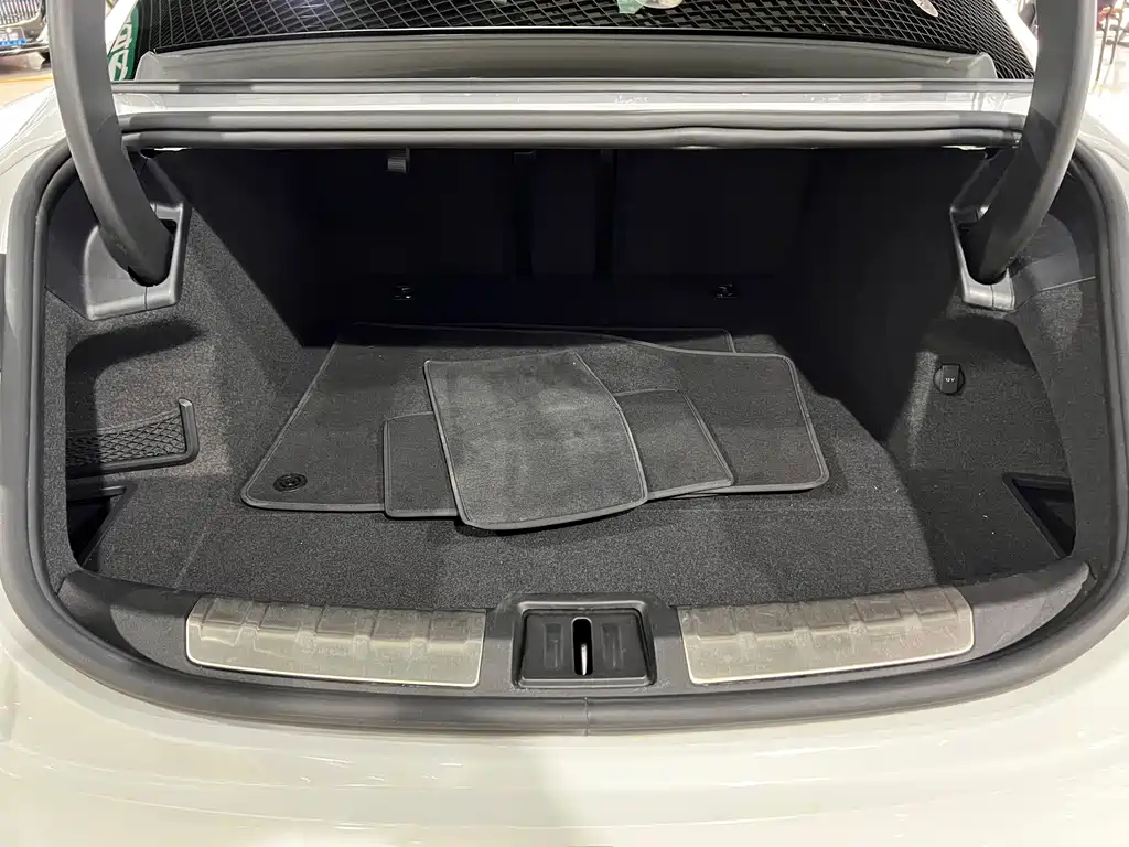 Porsche Taycan — миниатюра 16