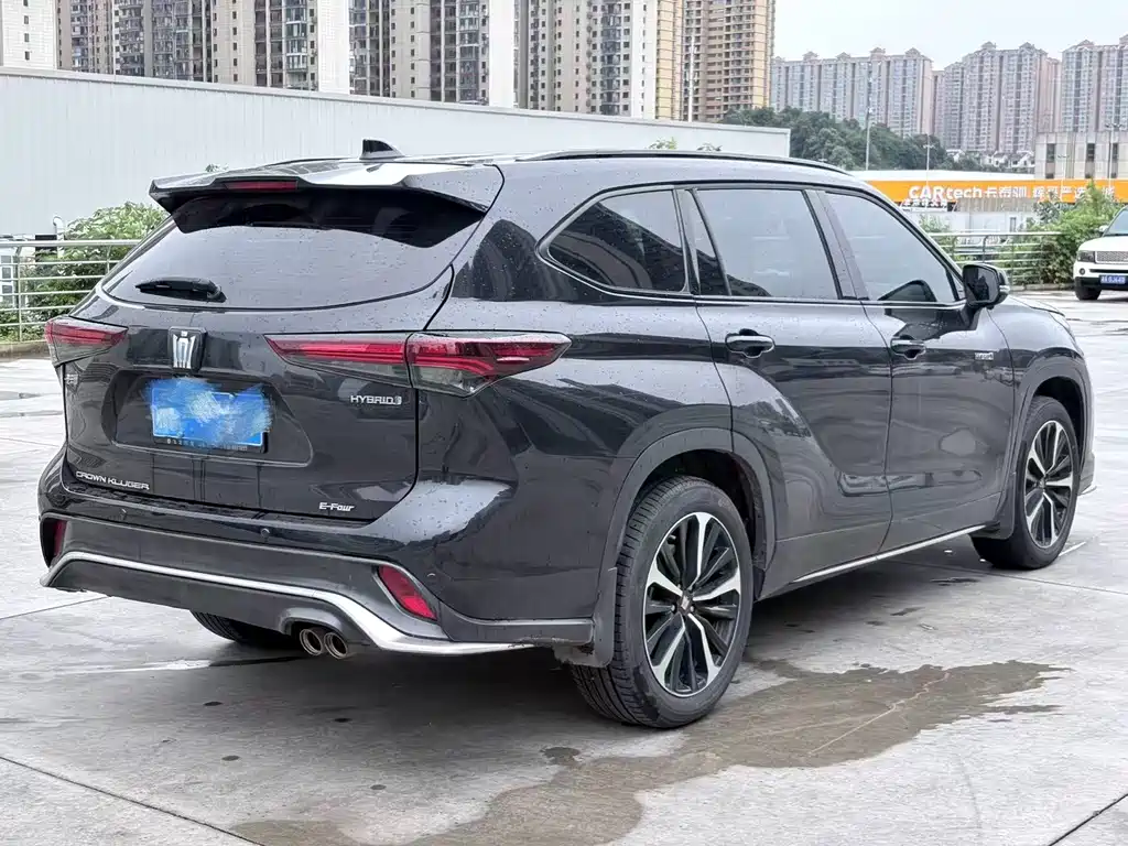 Toyota Crown Kluger — миниатюра 3