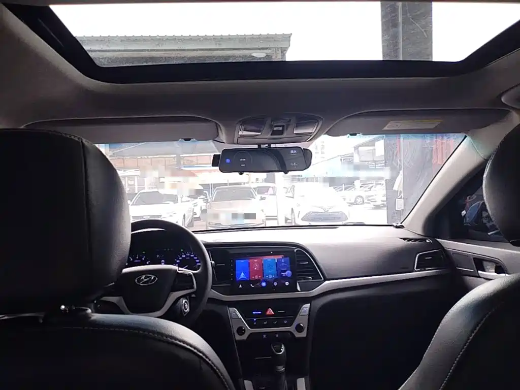 Hyundai Elantra — миниатюра 18