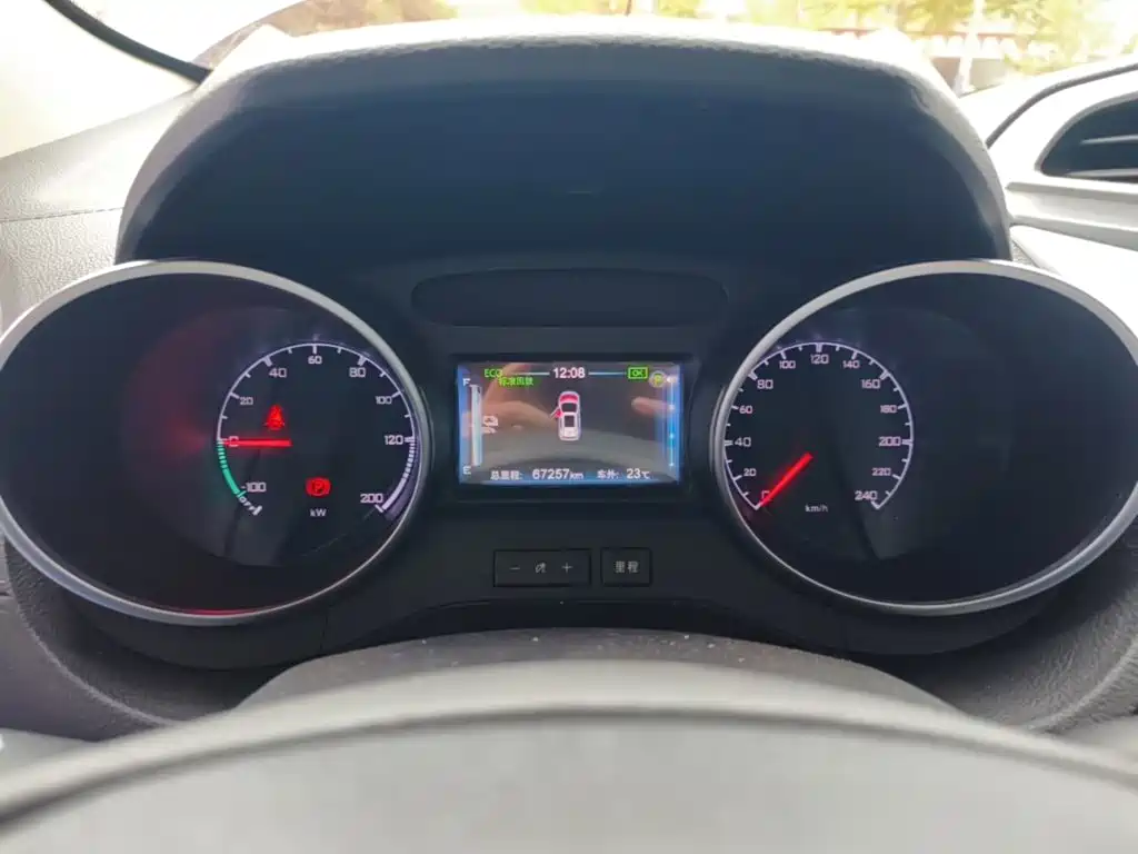 BYD Yuan EV — миниатюра 12