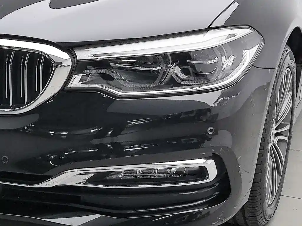 BMW 5 Series — миниатюра 7