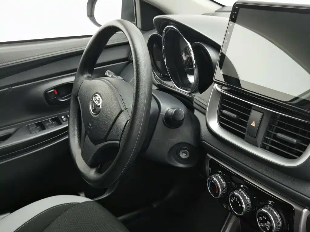 Toyota Yaris L — миниатюра 22