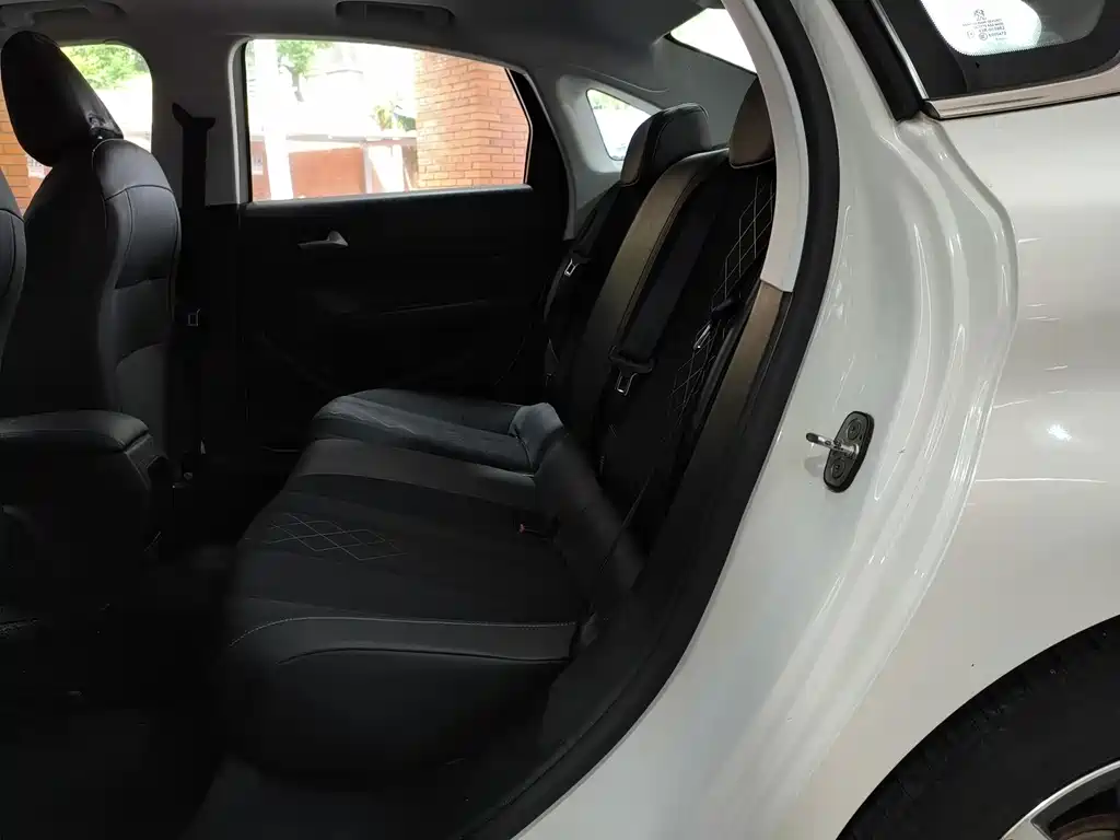 Peugeot 308 — миниатюра 11