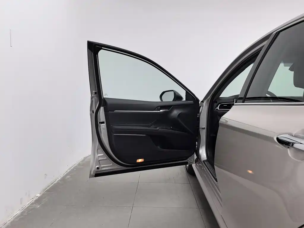 Toyota Camry — миниатюра 8