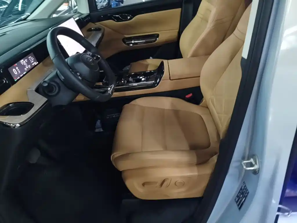 GAC Motor Trumpchi E8 PHEV — миниатюра 15