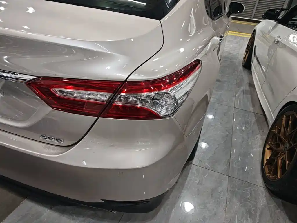 Toyota Camry — миниатюра 8
