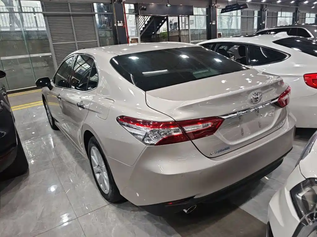 Toyota Camry — миниатюра 5
