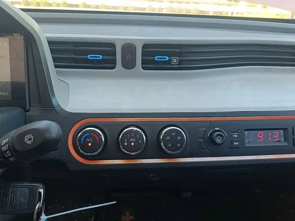 Wuling MINIEV — миниатюра 13