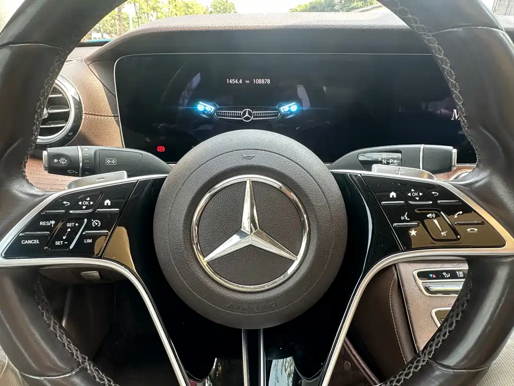 Mercedes-Benz E-Class — миниатюра 17