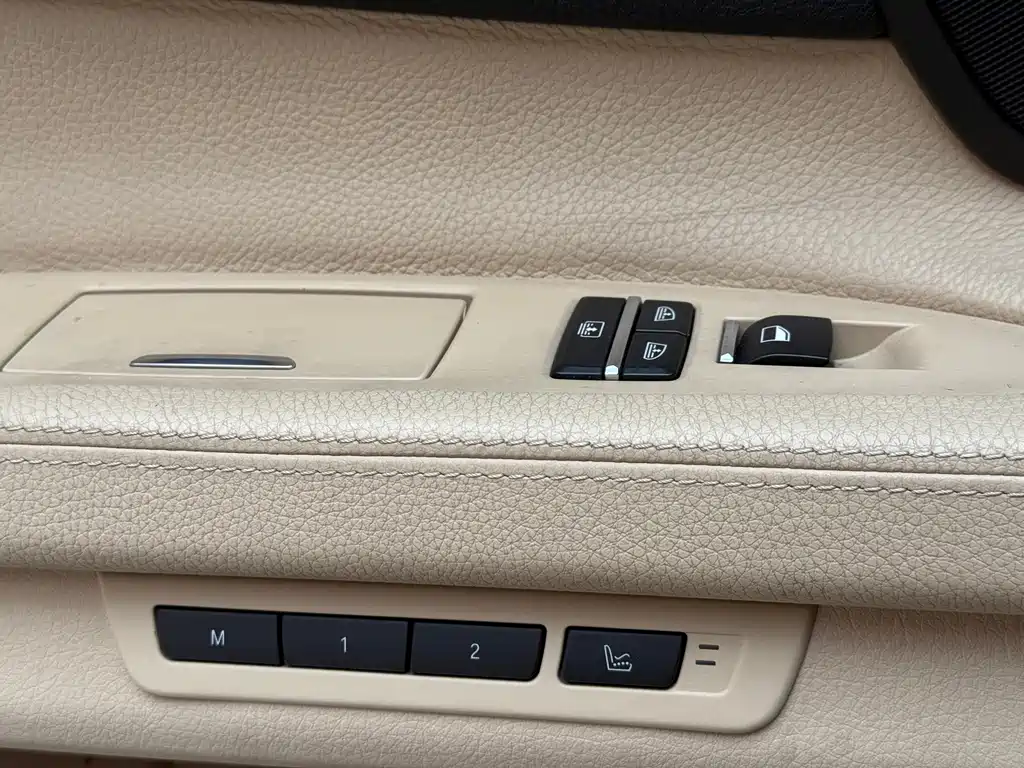 BMW 7 Series — миниатюра 12