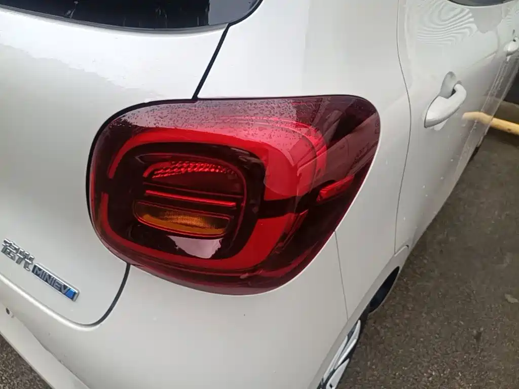Wuling MINIEV — миниатюра 8