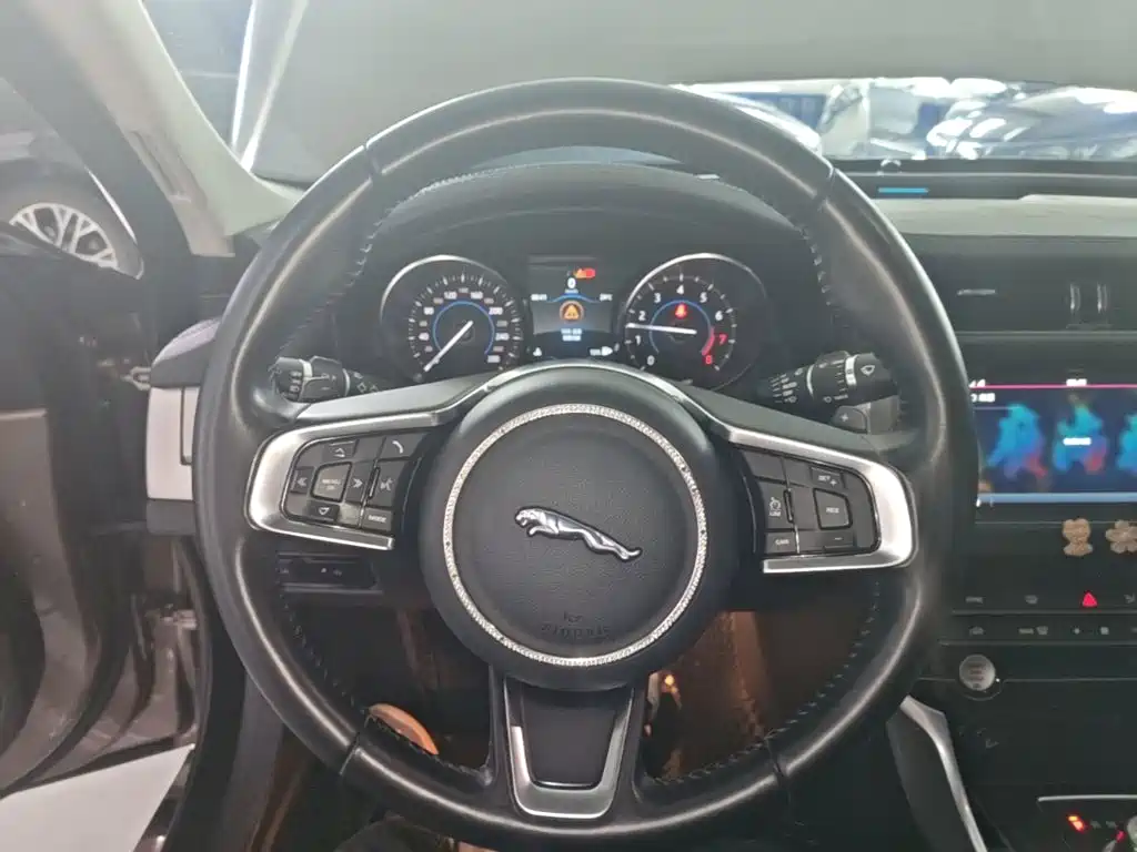 Jaguar XFL — миниатюра 11