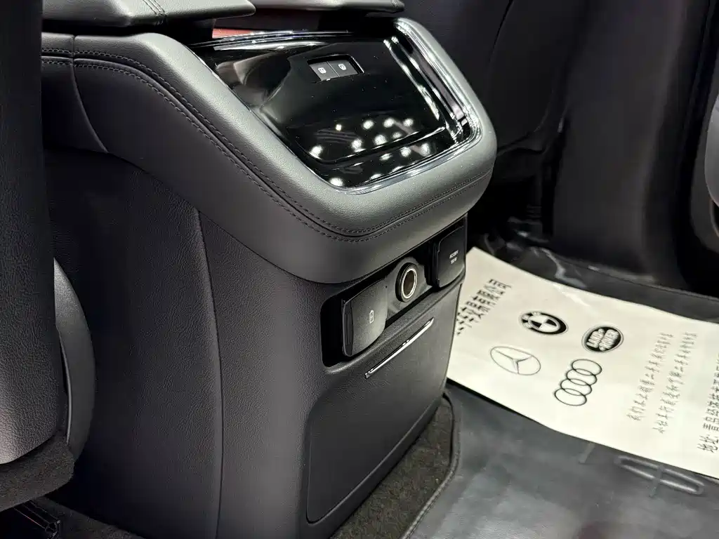 Lincoln Navigator — миниатюра 9