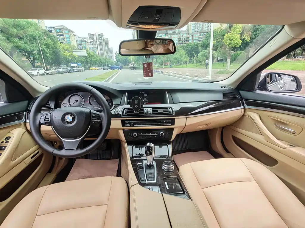 BMW 5 Series — миниатюра 6