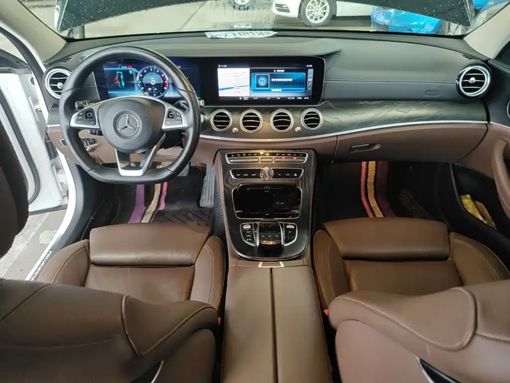 Mercedes-Benz E-Class — миниатюра 10