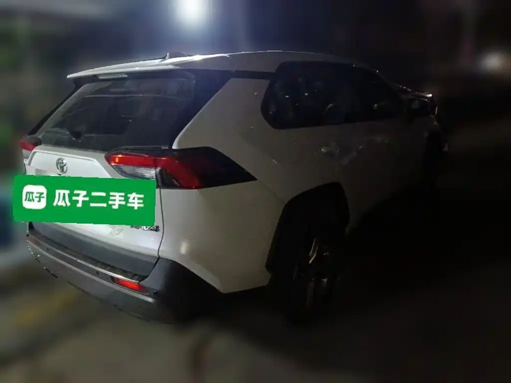 Toyota RAV4 — миниатюра 6