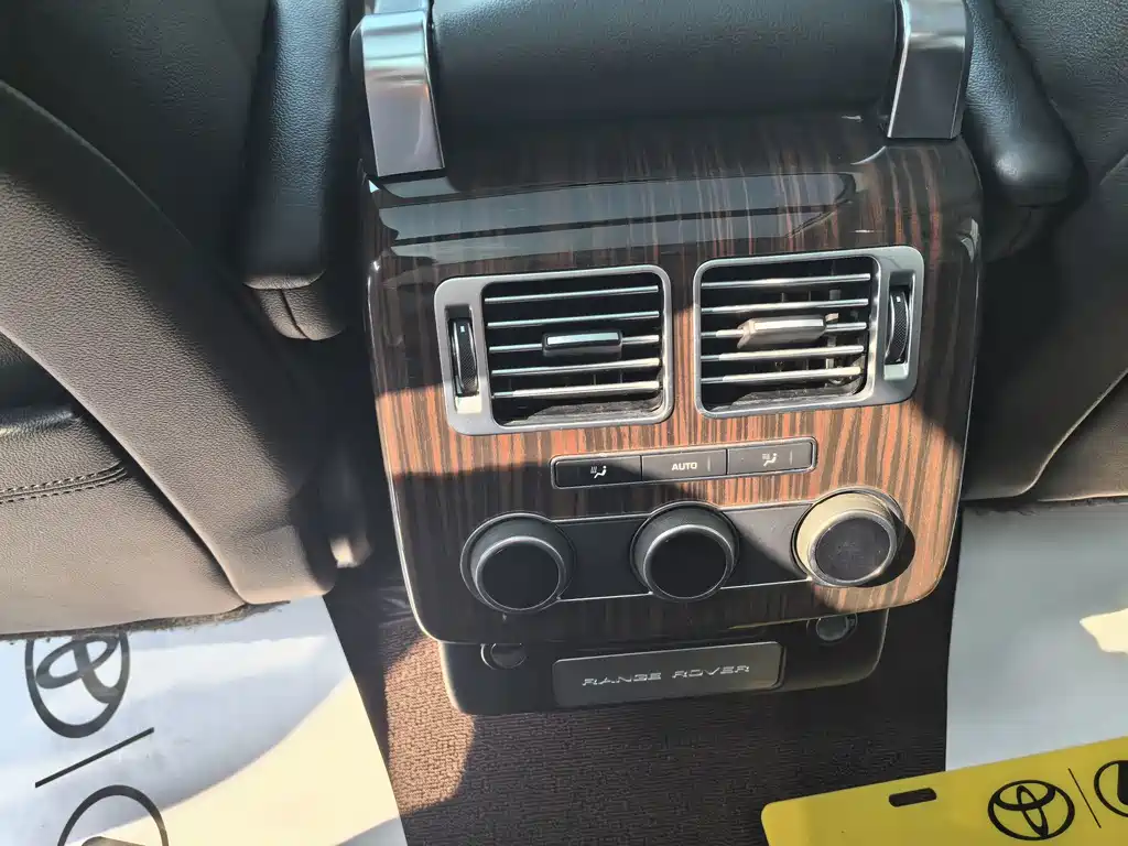 Land Rover Range Rover — миниатюра 10