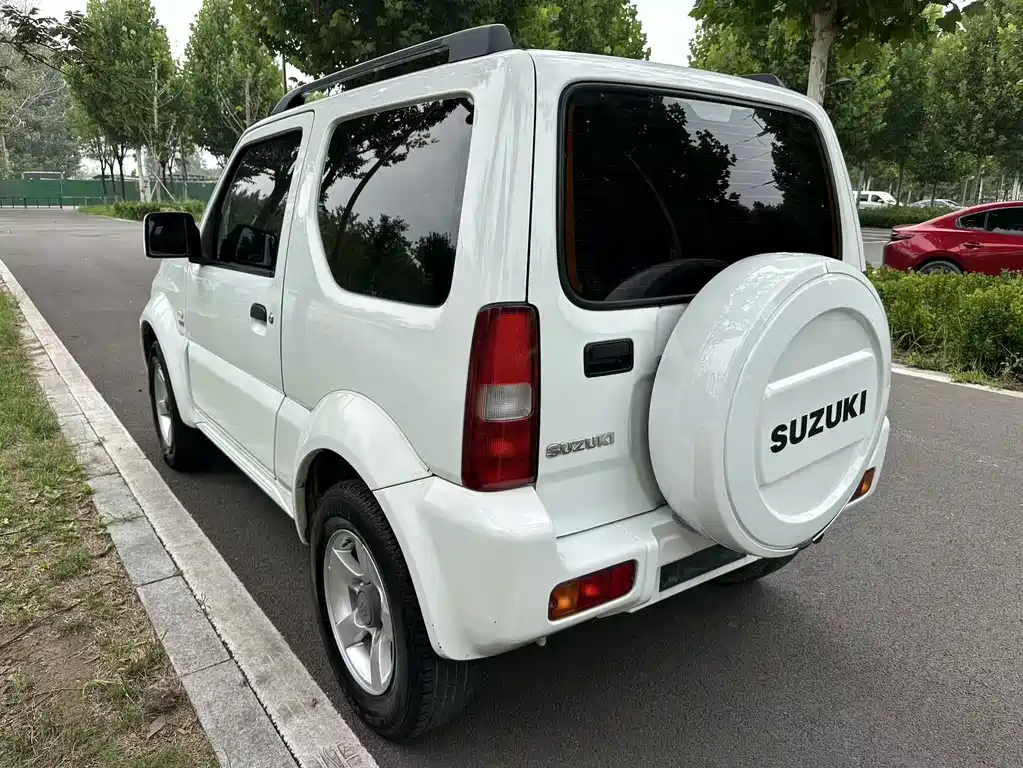 Suzuki Jimny — миниатюра 13