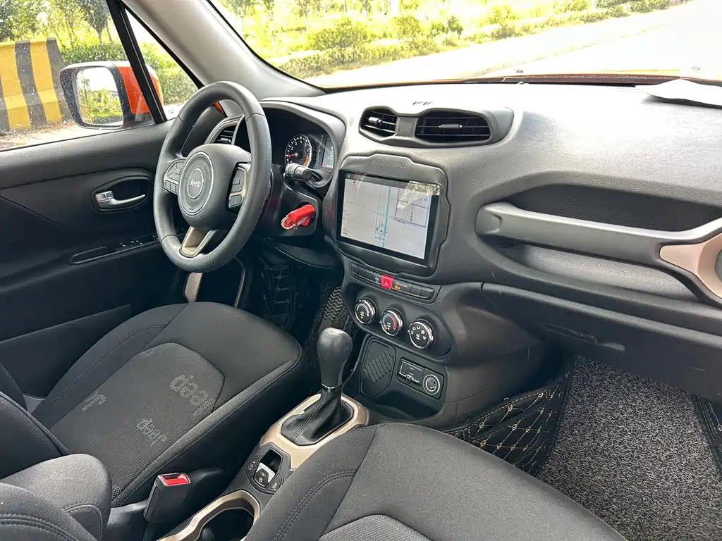 Jeep Renegade — миниатюра 7