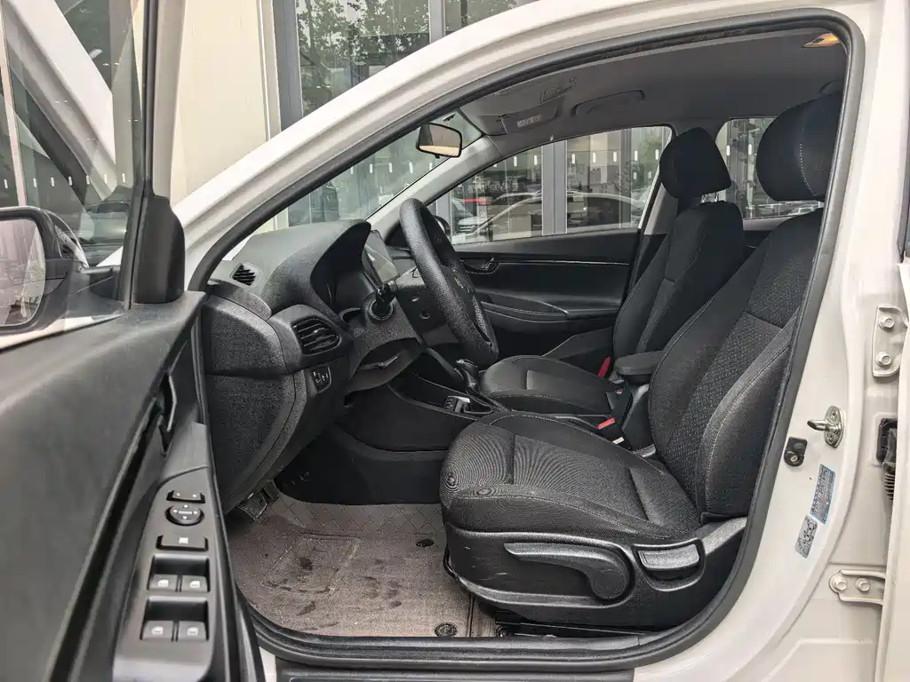 Hyundai Elantra - фото 7
