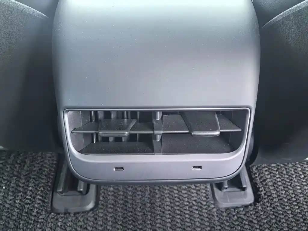 Tesla Model 3 — миниатюра 22