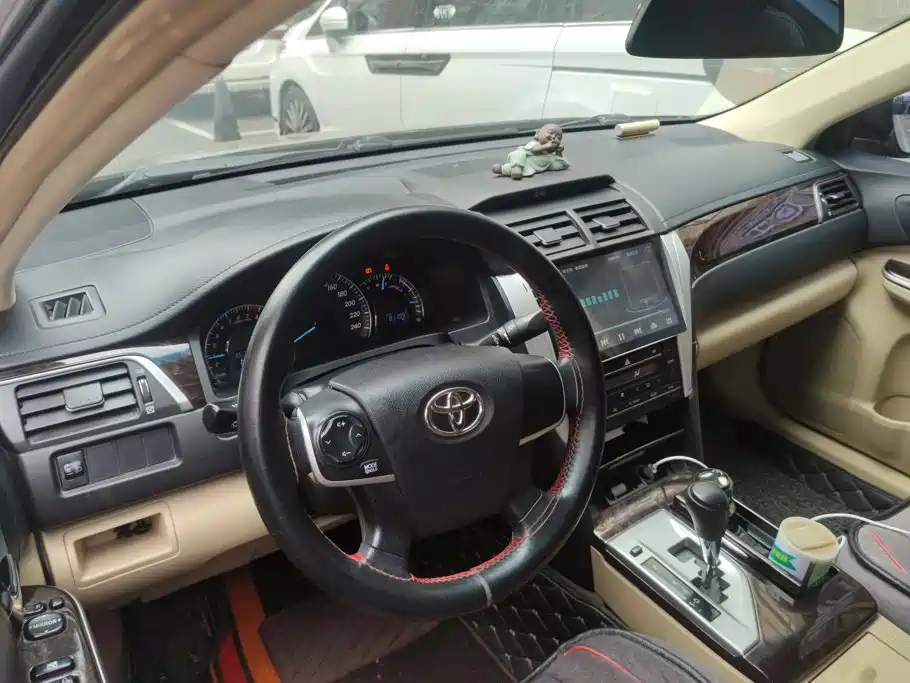 Toyota Camry — миниатюра 12