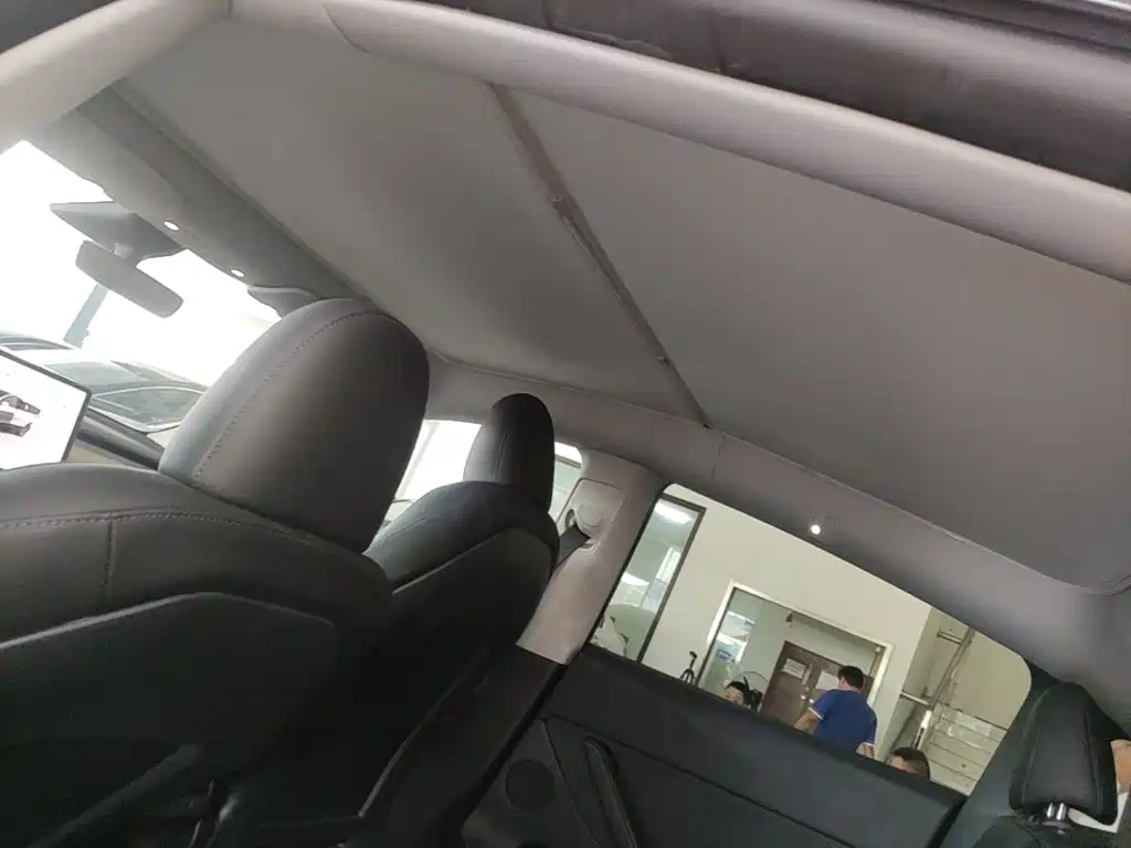Tesla Model Y — миниатюра 18