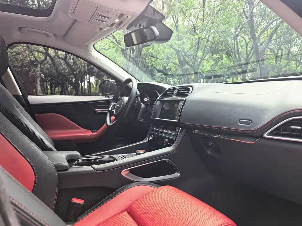 Jaguar F-PACE — миниатюра 12